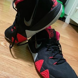 NIKE Kyrie 4 Samurai